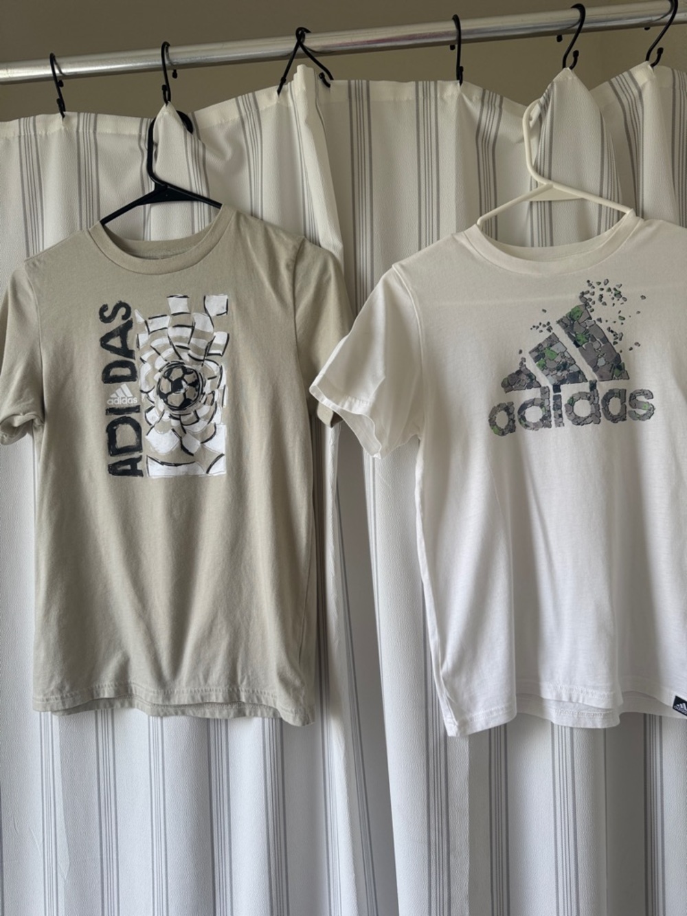 adidas Kids Short-Sleeve Graphic Tees in Cream and White
